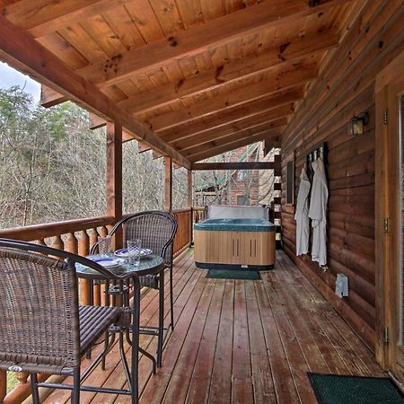 Romantic Cabin With Hot Tub In Pigeon Forge! Esterno foto