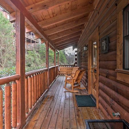 Romantic Cabin With Hot Tub In Pigeon Forge! Esterno foto