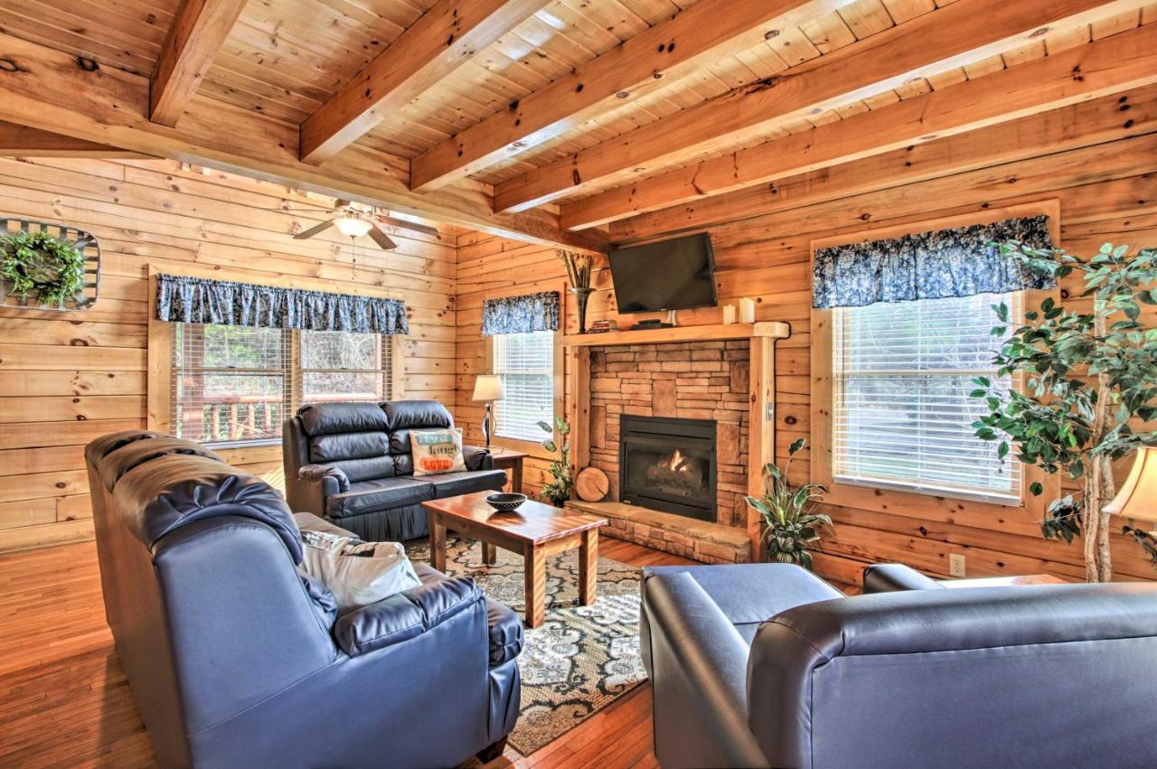 Romantic Cabin With Hot Tub In Pigeon Forge! Esterno foto