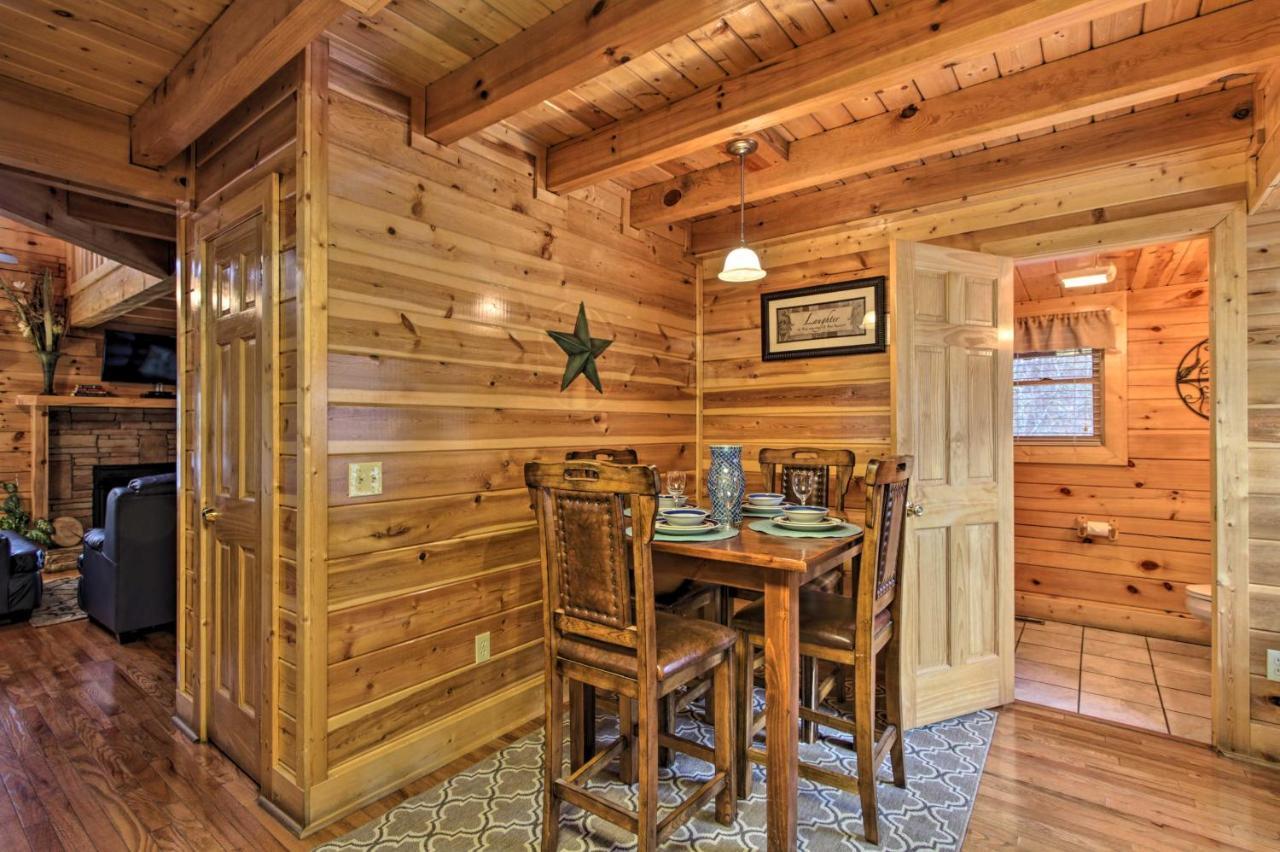 Romantic Cabin With Hot Tub In Pigeon Forge! Esterno foto