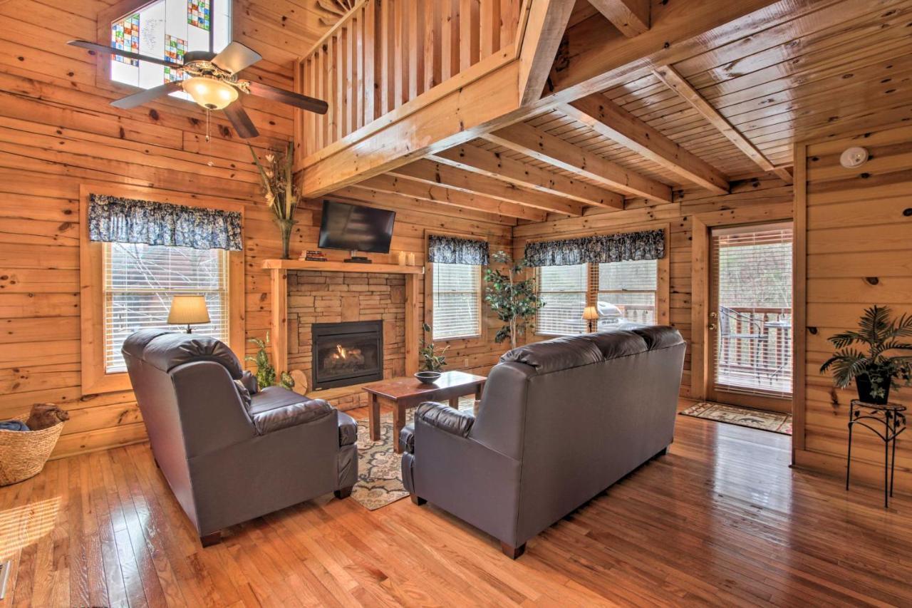 Romantic Cabin With Hot Tub In Pigeon Forge! Esterno foto