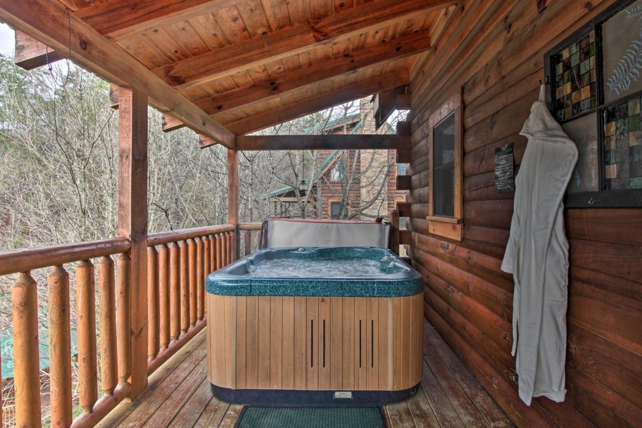 Romantic Cabin With Hot Tub In Pigeon Forge! Esterno foto