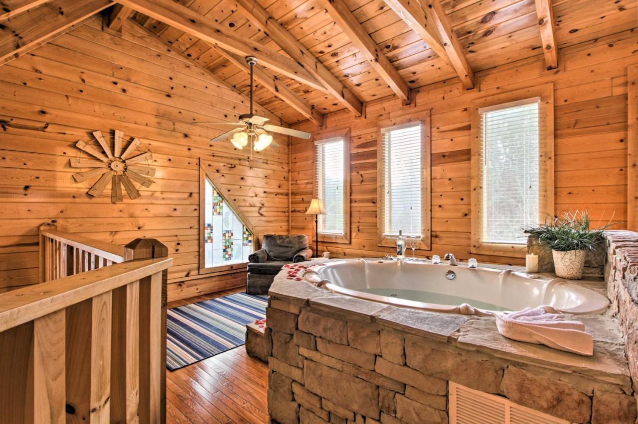 Romantic Cabin With Hot Tub In Pigeon Forge! Esterno foto