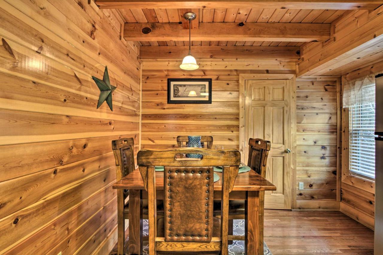Romantic Cabin With Hot Tub In Pigeon Forge! Esterno foto