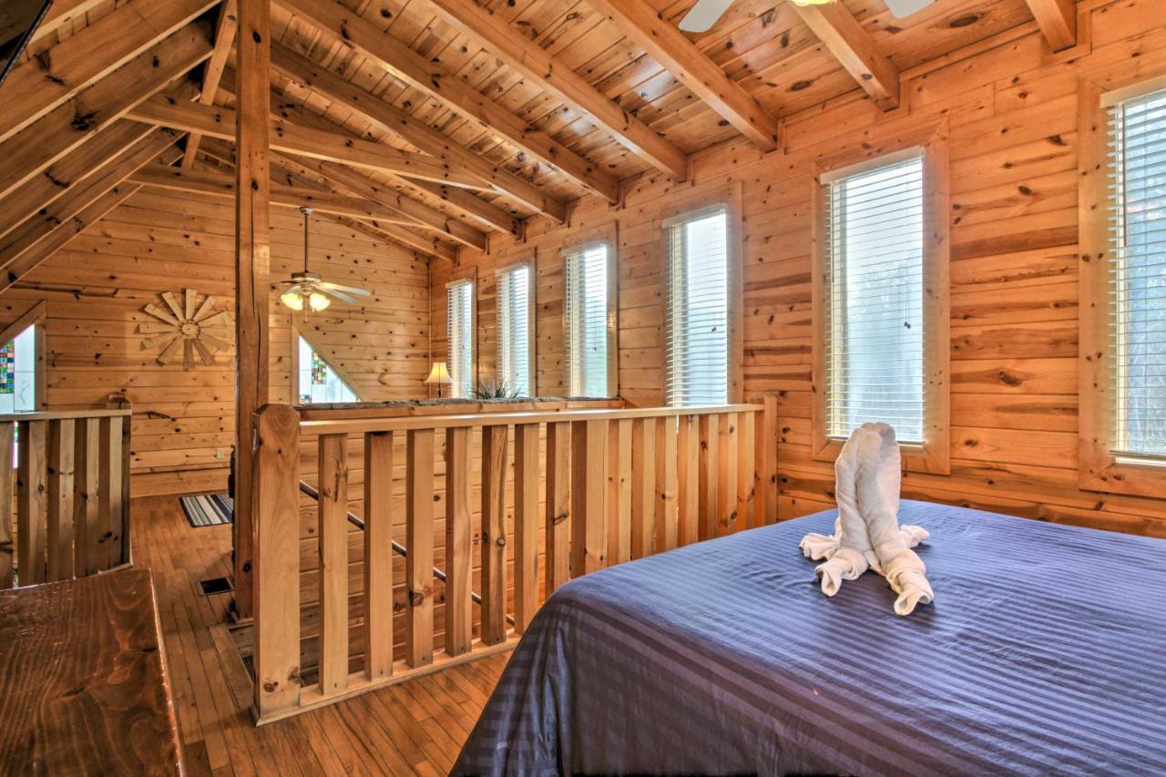 Romantic Cabin With Hot Tub In Pigeon Forge! Esterno foto